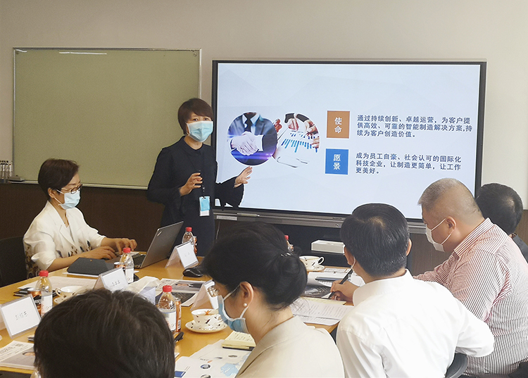 副市长一行调研公司技术.jpg 副市长一行调研公司技术.jpg